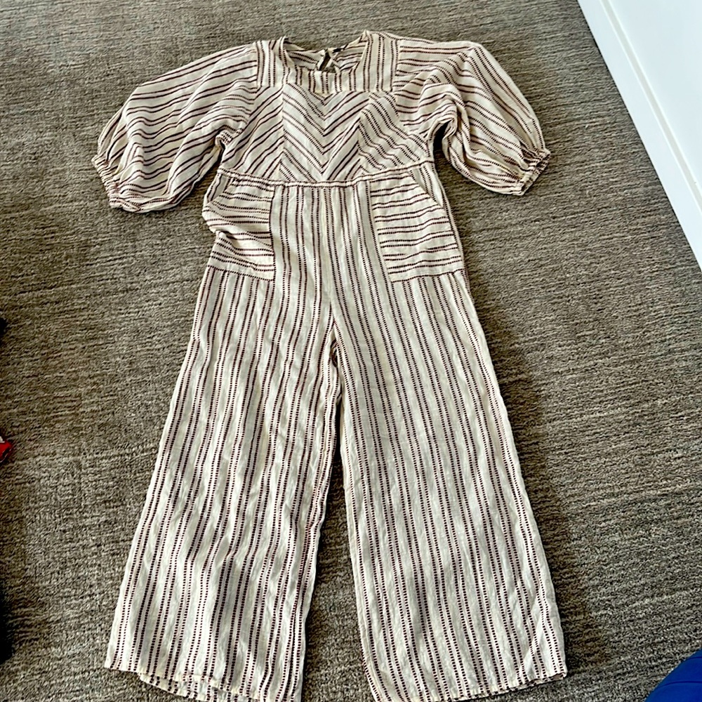 Cute breezy Free People jumper.  perfect for summer!